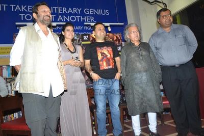 Bollywood celebrities Kajol and Shekhar Kapur at the launch of Anish Tripathis book THE OATH OF THE VAYUPUTRAS at the Crossword Store