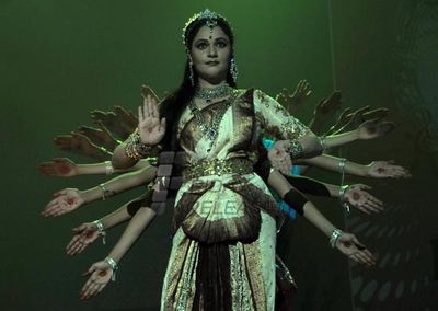 Simple and sweet Gracy Singh performing dance at one event