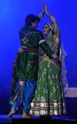 Simple and sweet Gracy Singh performing dance at one event