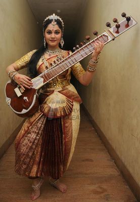 Simple and sweet Gracy Singh performing dance at one event