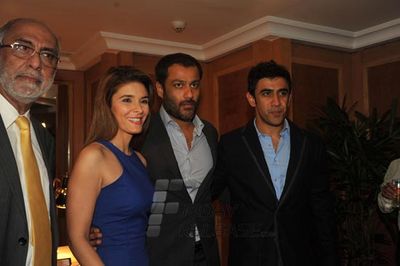 Team Kai Po Che was seen with Rageshwari Loomba at the announcement of the 15th Edition of Terry Fox Run 2013