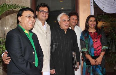 Well known celebrities from Bollywood attended the Tehzeebe Gangojaman Mushaira