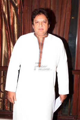 Well known celebrities from Bollywood attended the Tehzeebe Gangojaman Mushaira