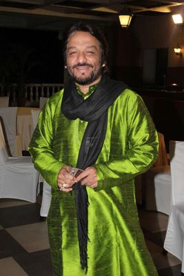 Well known celebrities from Bollywood attended the Tehzeebe Gangojaman Mushaira