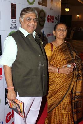 Well known celebrities from Bollywood attended the Tehzeebe Gangojaman Mushaira