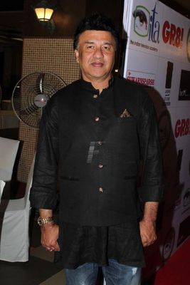 Well known celebrities from Bollywood attended the Tehzeebe Gangojaman Mushaira
