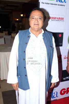 Well known celebrities from Bollywood attended the Tehzeebe Gangojaman Mushaira