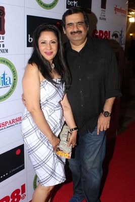 Well known celebrities from Bollywood attended the Tehzeebe Gangojaman Mushaira