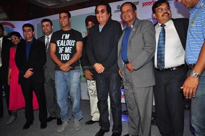 Akshay Kumar & Vinod Khanna at GOLD PREMIER LEAGUE 2013 press meet at Hotel JW Marriott