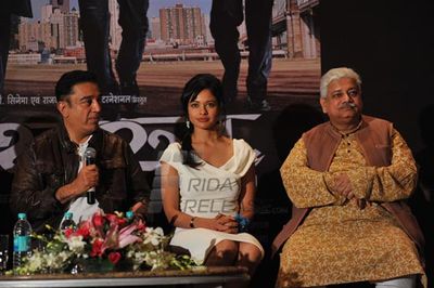 Kamal Haasan and Pooja Kumar at press meet to announce film \'Vishwaroop\' premiere tie up with Videocon DTH at Hotel JW Marriott