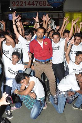 Leander Paes dances in flash mob to promote film \'RAJDHANI EXPRESS\' at Mumbai Central Station