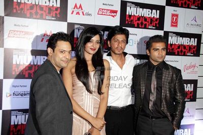 Shah Rukh Khan with Sachiin Joshi, Vimala Raman at film \'MUMBAI MIRROR\' premiere at PVR Cinemas