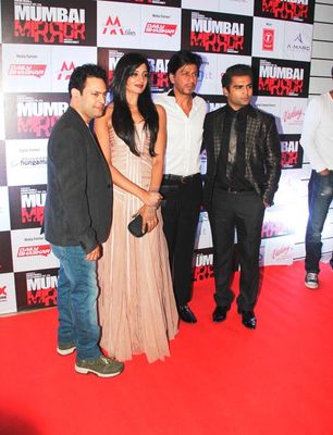 Shah Rukh Khan with Sachiin Joshi, Vimala Raman at film 'MUMBAI MIRROR' premiere at PVR Cinemas