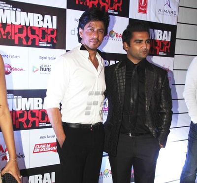 Shah Rukh Khan with Sachiin Joshi, Vimala Raman at film 'MUMBAI MIRROR' premiere at PVR Cinemas