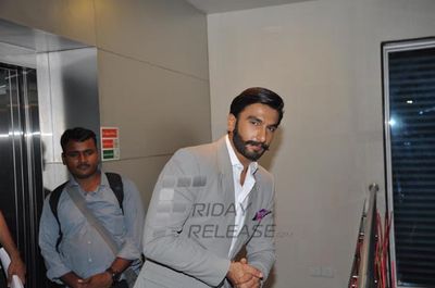 Ranveer Singh & Sonakshi Sinha on INDIAN IDOL JUNIOR sets promoting 'LOOTERA'