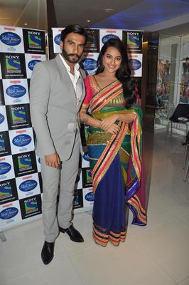 Ranveer Singh & Sonakshi Sinha on INDIAN IDOL JUNIOR sets promoting 'LOOTERA'