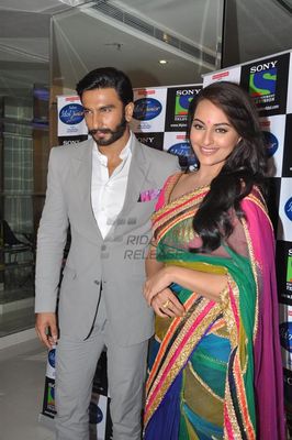 Ranveer Singh & Sonakshi Sinha on INDIAN IDOL JUNIOR sets promoting \'LOOTERA\'