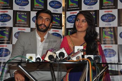 Ranveer Singh & Sonakshi Sinha on INDIAN IDOL JUNIOR sets promoting 'LOOTERA'