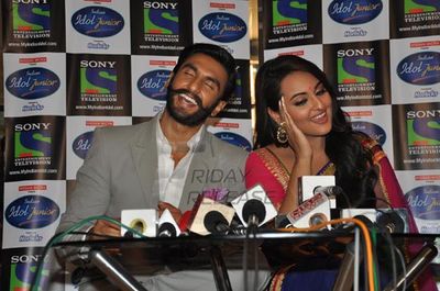 Ranveer Singh & Sonakshi Sinha on INDIAN IDOL JUNIOR sets promoting 'LOOTERA'