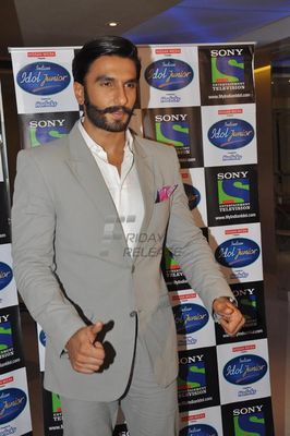 Ranveer Singh & Sonakshi Sinha on INDIAN IDOL JUNIOR sets promoting 'LOOTERA'