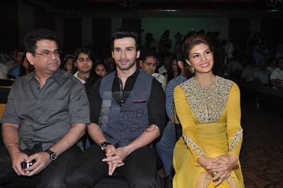 Jacqueline Fernandez & Girish Taurani at new song launch of 'RAMAIYA VASTAVAIYA'