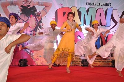 Jacqueline Fernandez & Girish Taurani at new song launch of 'RAMAIYA VASTAVAIYA'