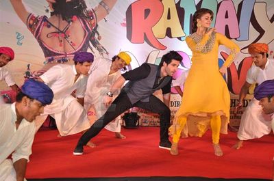 Jacqueline Fernandez & Girish Taurani at new song launch of 'RAMAIYA VASTAVAIYA'