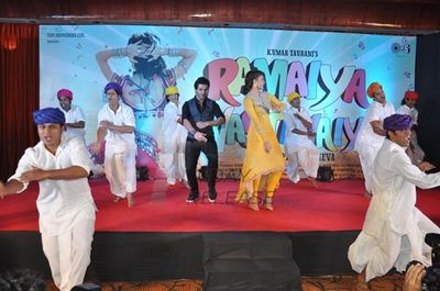 Jacqueline Fernandez & Girish Taurani at new song launch of 'RAMAIYA VASTAVAIYA'