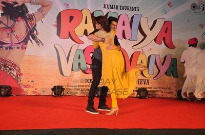 Jacqueline Fernandez & Girish Taurani at new song launch of 'RAMAIYA VASTAVAIYA'