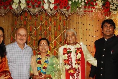 Bolly celebs graced the 50th wedding anniversary of veteran actors Ramesh Deo and Seema Deo