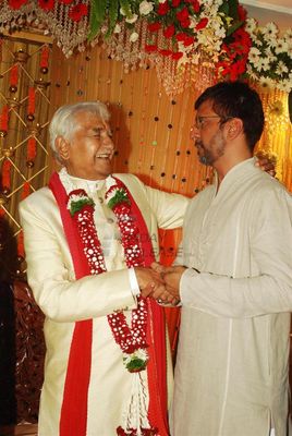 Bolly celebs graced the 50th wedding anniversary of veteran actors Ramesh Deo and Seema Deo