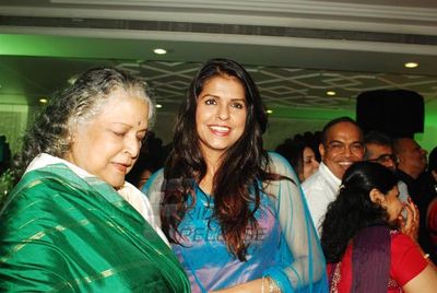 Bolly celebs graced the 50th wedding anniversary of veteran actors Ramesh Deo and Seema Deo