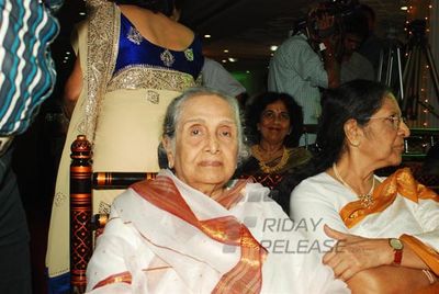 Bolly celebs graced the 50th wedding anniversary of veteran actors Ramesh Deo and Seema Deo