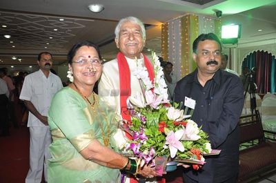 Bolly celebs graced the 50th wedding anniversary of veteran actors Ramesh Deo and Seema Deo
