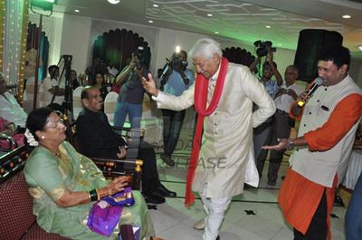 Bolly celebs graced the 50th wedding anniversary of veteran actors Ramesh Deo and Seema Deo