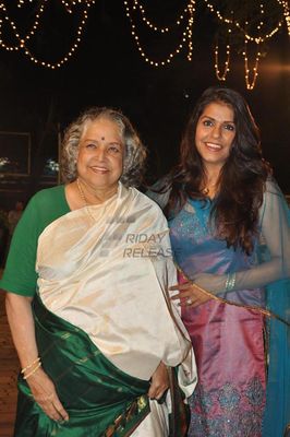 Bolly celebs graced the 50th wedding anniversary of veteran actors Ramesh Deo and Seema Deo