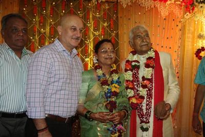 Bolly celebs graced the 50th wedding anniversary of veteran actors Ramesh Deo and Seema Deo