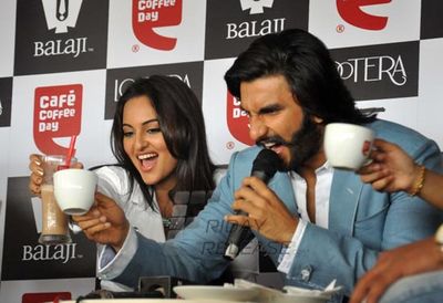 Ranveer Singh & Sonakshi Sinha at the promotion of \'LOOTERA\'