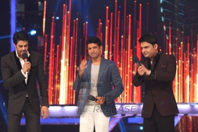 Farhan Akhtar at Jhalak Dikhhla Jaa Season 6 sets promoting film 'BHAAG MILKHA BHAAG'