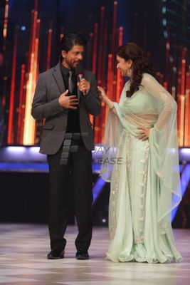 Shah Rukh Khan on Jhalak Dikhhla Jaa Season 6 sets promoting film 'CHENNAI EXPRESS'
