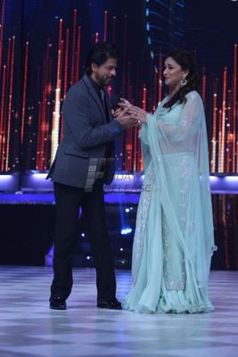 Shah Rukh Khan on Jhalak Dikhhla Jaa Season 6 sets promoting film 'CHENNAI EXPRESS'
