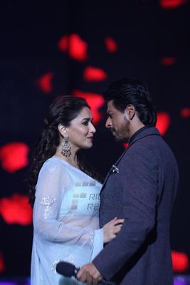 Shah Rukh Khan on Jhalak Dikhhla Jaa Season 6 sets promoting film 'CHENNAI EXPRESS'