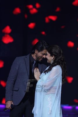Shah Rukh Khan on Jhalak Dikhhla Jaa Season 6 sets promoting film 'CHENNAI EXPRESS'