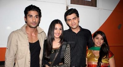 Prateik Babbar & Amyra Dastur promote film \'ISSAQ\' on AMITA KA AMIT TV serial sets