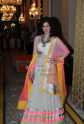 Vidya Malvade, Pooja Batra, Deepti Bhatnagar at 'Tum Mile' music album launch