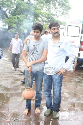 Bolly Celebs at funeral of Producer Sudhakar Bokade
