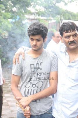 Bolly Celebs at funeral of Producer Sudhakar Bokade