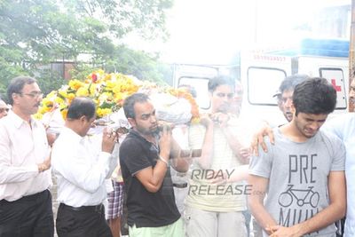 Bolly Celebs at funeral of Producer Sudhakar Bokade