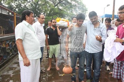 Bolly Celebs at funeral of Producer Sudhakar Bokade