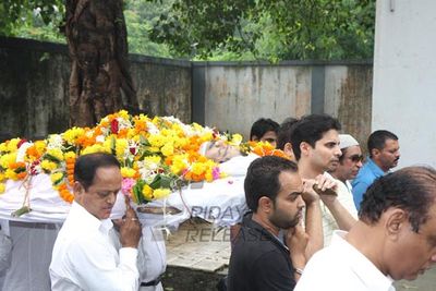 Bolly Celebs at funeral of Producer Sudhakar Bokade